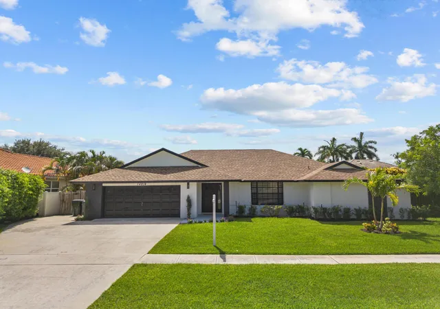 Photo 2 of Sale Pending at 14814 Paddock Dr, Wellington, FL 33414 | MLS# B26049748 | Listing updated on 2026-09-13