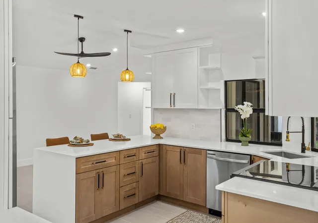 Photo 3 of Sale Pending at 14814 Paddock Dr, Wellington, FL 33414 | MLS# B26049748 | Listing updated on 2026-09-13