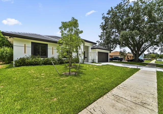 Photo 3 of Sale Pending at 621 Nw 42nd Avenue, Coconut Creek, FL 33066 | MLS# B26049802 | Listing updated on 2026-09-13