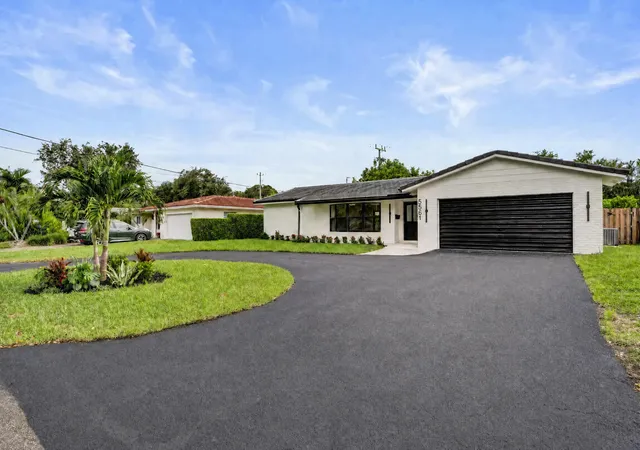Photo 1 of Single family home for sale at 5561 Ne 26th Avenue, Fort Lauderdale, FL 33308 | MLS# B26049962 | Listing updated on 2026-09-14