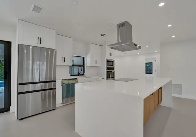 Photo 4 of Single family home for sale at 5561 NE 26th Avenue, Fort Lauderdale, FL 33308 | MLS# B26049962 | Listing updated on 2026-09-14