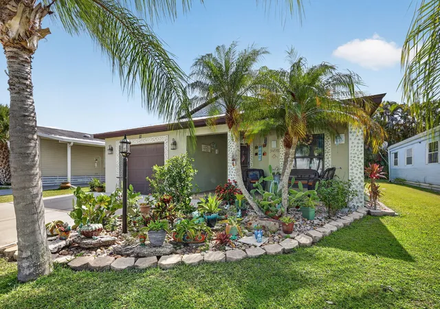 Photo 2 of Single family home for sale at 11 Se Flamenco Way, Port St Lucie, FL 34952 | MLS# B26050165 | Listing updated on 2026-09-13