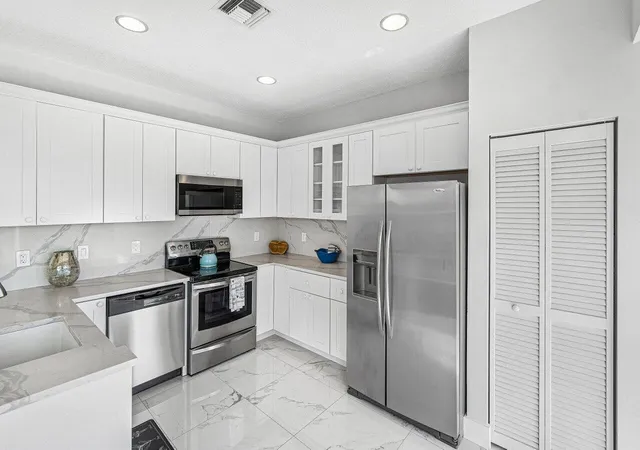 Photo 4 of Sale Pending at 7835 Springfield Lake Dr, Lake Worth, FL 33467 | MLS# B26050481 | Listing updated on 2026-09-14