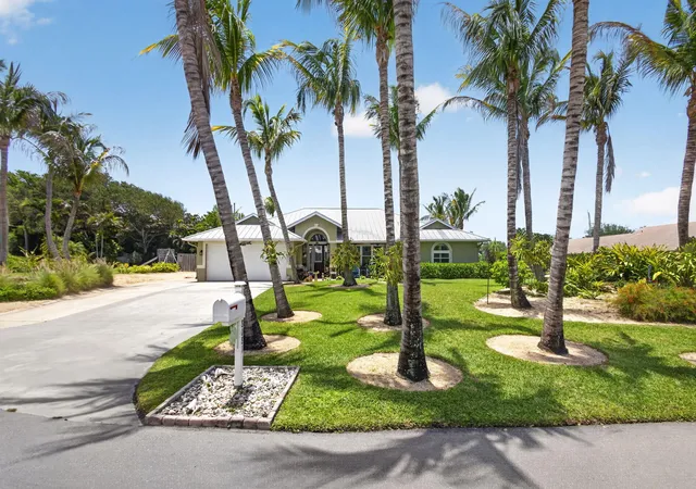 Photo 1 of Sale Pending at 8081 Se Shiloh Ter, Hobe Sound, FL 33455 | MLS# B26050576 | Listing updated on 2026-09-14