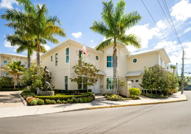 Photo 4 of Townhouse for sale at 55 SE Seminole St #A, Stuart, FL 34994 | MLS# B26050784 | Listing updated on 2026-10-05