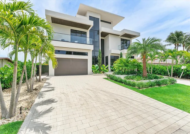 Photo 2 of Mansion for sale at 1607 Se 14th Street, Fort Lauderdale, FL 33316 | MLS# B26050696 | Listing updated on 2026-10-05