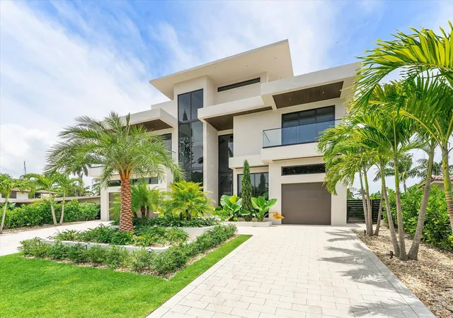 Photo 3 of Mansion for sale at 1607 Se 14th Street, Fort Lauderdale, FL 33316 | MLS# B26050696 | Listing updated on 2026-10-05