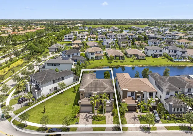 Photo 2 of Sale Pending at 10432 N Lago Vista Cir, Parkland, FL 33076 | MLS# B26051042 | Listing updated on 2026-10-06