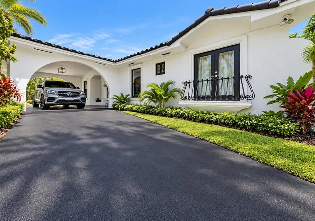 Photo 3 of Single family home for sale at 5901 Sw 136th Street, Pinecrest, FL 33156 | MLS# B26051184 | Listing updated on 2026-09-23