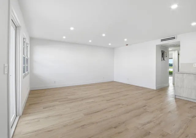 Listing Photo 5 - Condo for sale in building located at 1023 Guildford, Boca Raton, FL 33434 - Unit #B