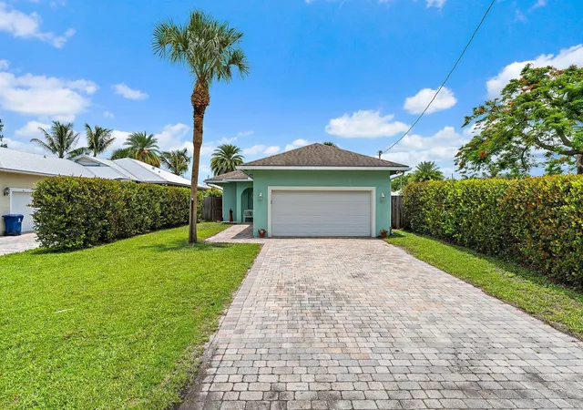 Photo 3 of Single family home for sale at 17620 Cinquez Park Rd W, Jupiter, FL 33458 | MLS# B26051568 | Listing updated on 2026-09-15