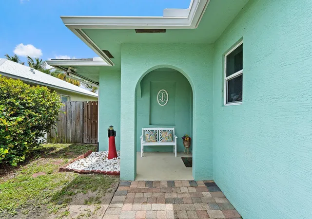 Photo 4 of Single family home for sale at 17620 Cinquez Park Rd W, Jupiter, FL 33458 | MLS# B26051568 | Listing updated on 2026-09-15