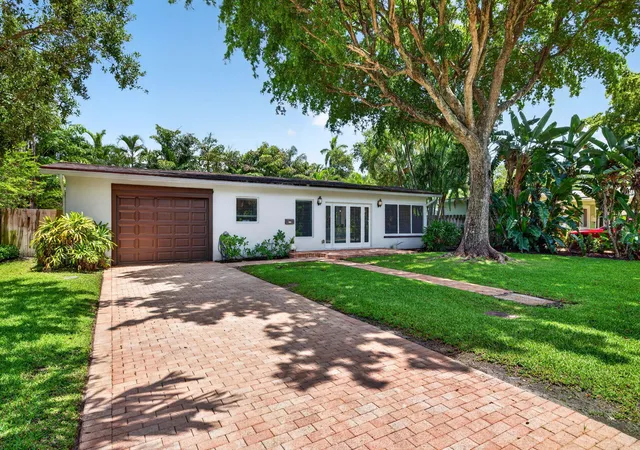 Photo 4 of Single family home for sale at 1318 SE 12th Way, Fort Lauderdale, FL 33316 | MLS# B26051772 | Listing updated on 2026-09-15