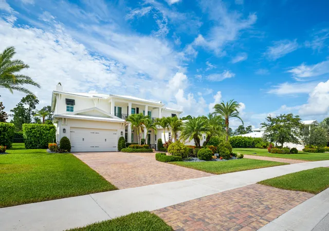 Photo 3 of Mansion for sale at 8120 Se Old Plantation Cir, Jupiter, FL 33458 | MLS# B26051776 | Listing updated on 2026-09-28