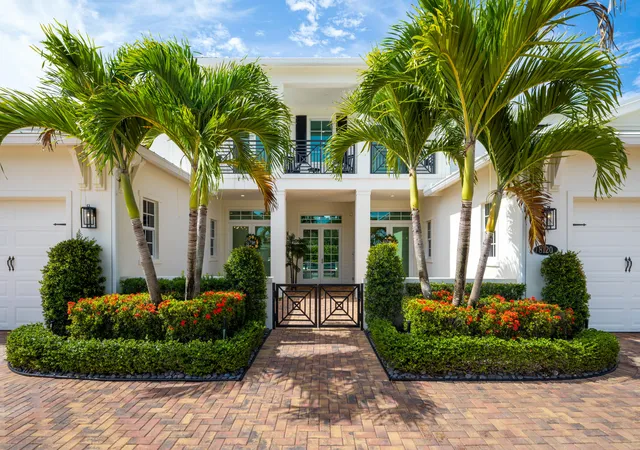 Photo 3 of Single family home for sale at 8120 SE Old Plantation Cir, Jupiter, FL 33458 | MLS# B26051776 | Listing updated on 2026-09-28