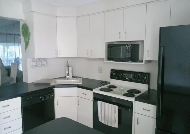 Photo 4 of House for sale at 460 Paradise Isle Blvd #301, Hallandale Beach, FL 33009 | MLS# B26051845 | Listing updated on 2026-10-02