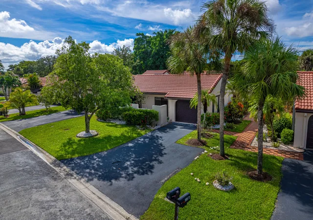 Photo 3 of Single family home for sale at 8008 Eastlake Dr, Boca Raton, FL 33433 | MLS# B26052045 | Listing updated on 2026-09-13