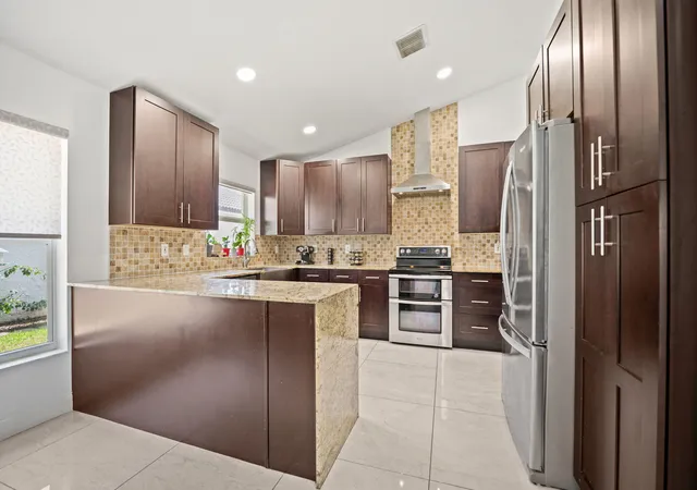 Photo 4 of Single family home for sale at 1842 Oak Berry Cir, Wellington, FL 33414 | MLS# B26052053 | Listing updated on 2026-09-23