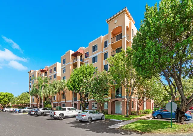 Photo 2 of Condo for sale at 1000 Scotia Dr #102, Hypoluxo, FL 33462 | MLS# B26052128 | Listing updated on 2026-09-15