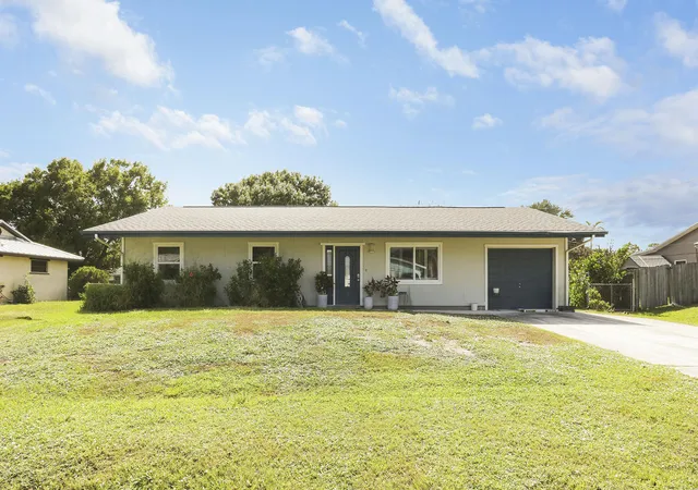 Photo 1 of Single family home for sale at 5601 Palm Dr, Fort Pierce, FL 34982 | MLS# B26052176 | Listing updated on 2026-09-13