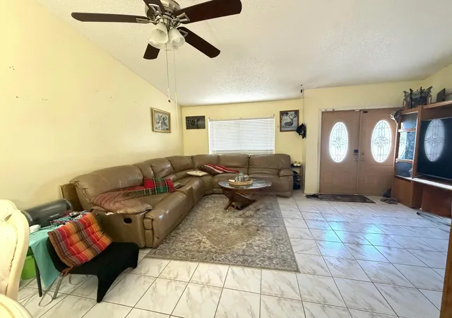 Photo 3 of Sale Pending at 2000 Nw 70th Lane, Margate, FL 33063 | MLS# B26052407 | Listing updated on 2026-09-14
