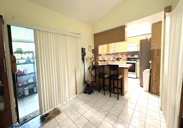 Photo 4 of Sale Pending at 2000 NW 70th Lane, Margate, FL 33063 | MLS# B26052407 | Listing updated on 2026-09-14