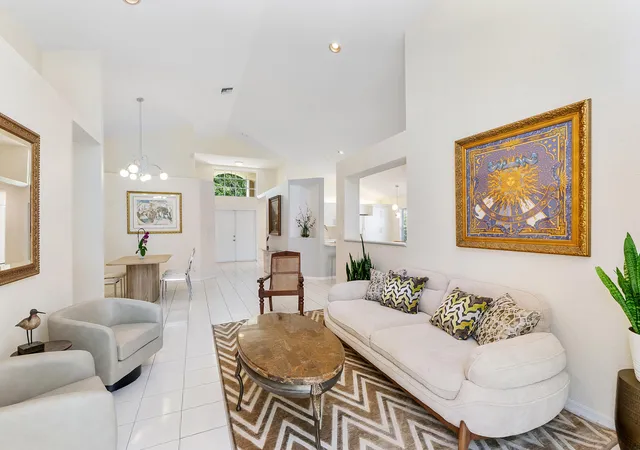 Photo 4 of Single family home for sale at 2016 Island Cir, Weston, FL 33326 | MLS# B26052501 | Listing updated on 2026-09-14
