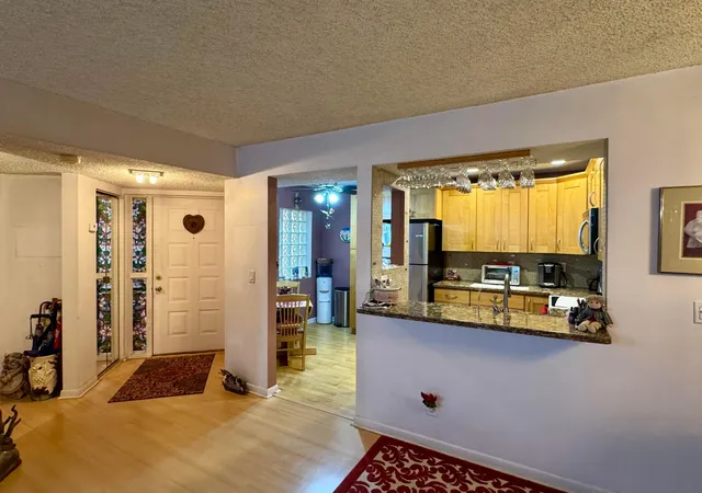 Listing Photo 4 - Condo for sale in building located at 10791 Nw 14Th St, Plantation, FL 33322 - Unit #300