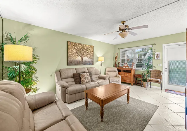 Photo 2 of Condo for sale at 265 Newport R Dr #R, Deerfield Beach, FL 33442 | MLS# B26052892 | Listing updated on 2026-10-05