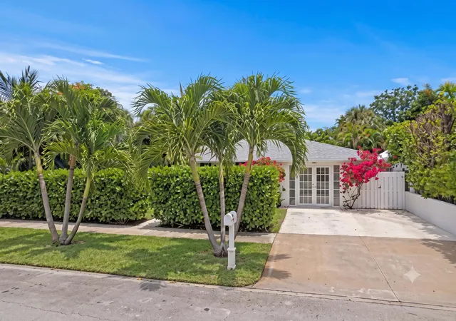 Photo 2 of Sale Pending at 233 Maryland Dr, Lake Worth Beach, FL 33460 | MLS# B26053138 | Listing updated on 2026-09-15