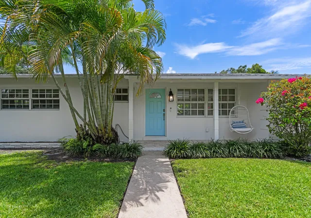 Photo 3 of Sale Pending at 233 Maryland Dr, Lake Worth Beach, FL 33460 | MLS# B26053138 | Listing updated on 2026-09-15