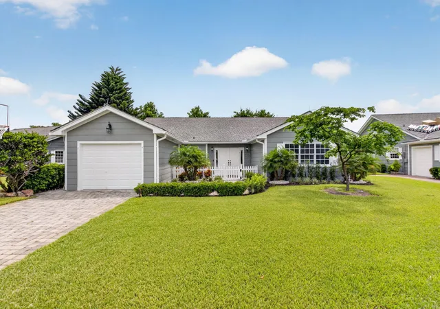 Photo 1 of Sale Pending at 15 Holly Dr, Boynton Beach, FL 33436 | MLS# B26053213 | Listing updated on 2026-09-14