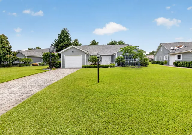 Photo 3 of Sale Pending at 15 Holly Dr, Boynton Beach, FL 33436 | MLS# B26053213 | Listing updated on 2026-09-14