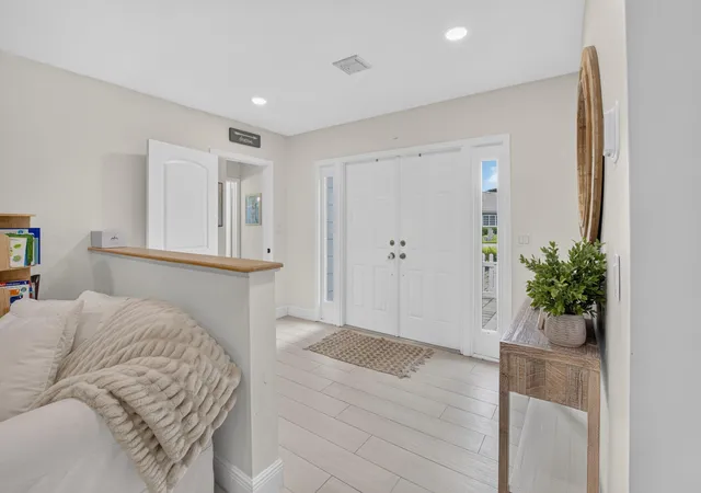 Photo 4 of Sale Pending at 15 Holly Dr, Boynton Beach, FL 33436 | MLS# B26053213 | Listing updated on 2026-09-14
