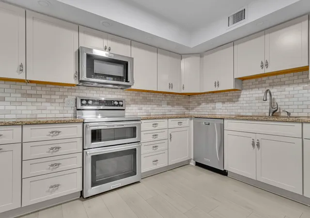 Photo 4 of Sale Pending at 2806 N 46th Avenue #D334, Hollywood, FL 33021 | MLS# B26053373 | Listing updated on 2026-09-16