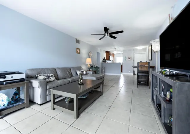Photo 4 of Condo for sale at 200 Waterway Dr S #309, Lantana, FL 33462 | MLS# B26053710 | Listing updated on 2026-10-01
