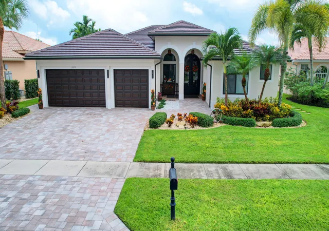 Photo 1 of Sale Pending at 11618 Manatee Bay Ln, Wellington, FL 33449 | MLS# B26053796 | Listing updated on 2026-09-15