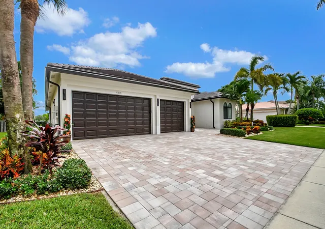Photo 2 of Sale Pending at 11618 Manatee Bay Ln, Wellington, FL 33449 | MLS# B26053796 | Listing updated on 2026-09-15