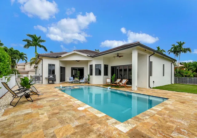 Photo 3 of Sale Pending at 11618 Manatee Bay Ln, Wellington, FL 33449 | MLS# B26053796 | Listing updated on 2026-09-15