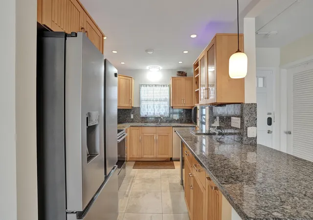 Listing Photo 5 - Condo for sale in building located at 2400 NE 36th St, Lighthouse Point, FL 33064 - Unit #10