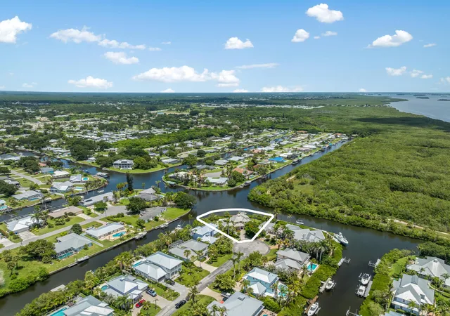 Single family home for sale at 2165 6th Court SE, Vero Beach, FL 32962 | MLS# B26054162 | Listing updated on 2026-10-06