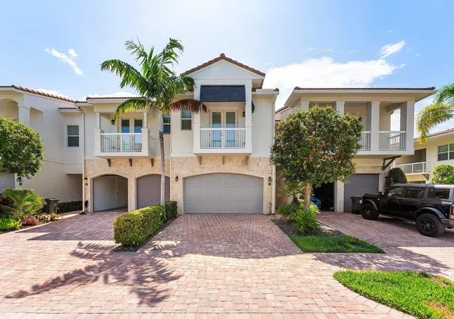 Photo 3 of Townhouse for sale at 100 Nw 69th Circle #52, Boca Raton, FL 33487 | MLS# B26054545 | Listing updated on 2026-09-15