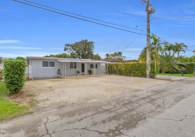 Photo 1 of Sale Pending at 6350 SW 32nd Street, Miami, FL 33155 | MLS# B26054578 | Listing updated on 2026-10-06