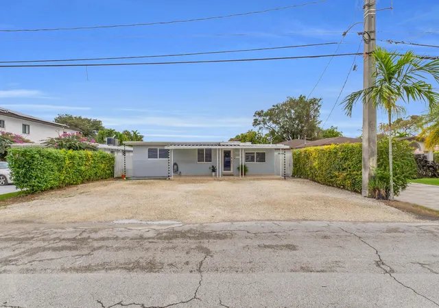 Photo 2 of Sale Pending at 6350 SW 32nd Street, Miami, FL 33155 | MLS# B26054578 | Listing updated on 2026-10-06