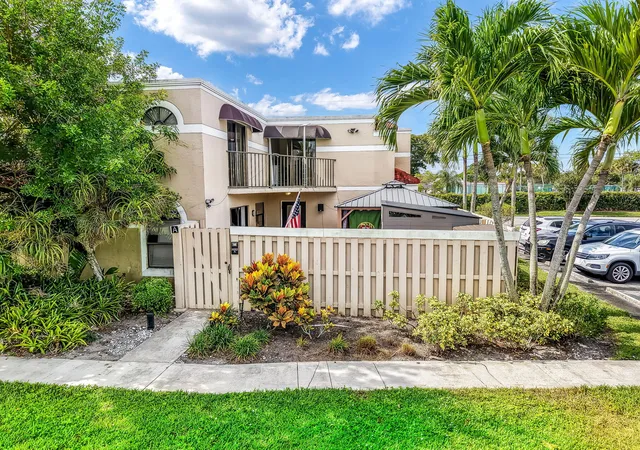 Photo 3 of Townhouse for sale at 4005 Village Dr #A, Delray Beach, FL 33445 | MLS# B26054599 | Listing updated on 2026-09-16
