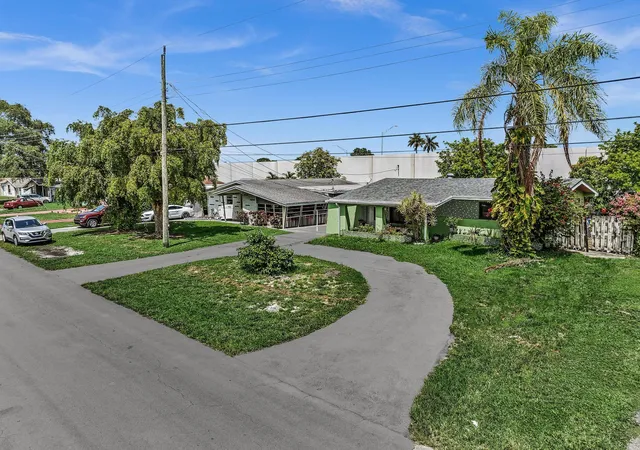Photo 2 of Single family home for sale at 2131 Acapulco Dr, Miramar, FL 33023 | MLS# B26054647 | Listing updated on 2026-09-14