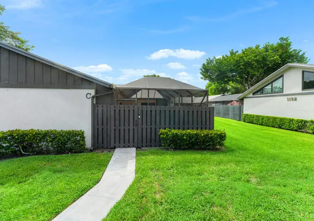 Photo 1 of Single family home for sale at 1158 Summit Trl Cir #C, West Palm Beach, FL 33415 | MLS# B26055001 | Listing updated on 2026-09-13