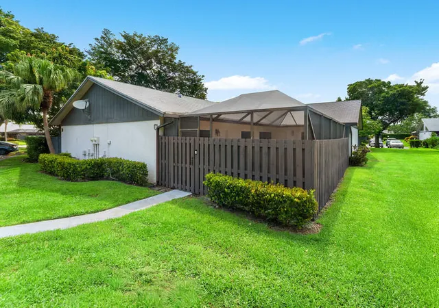 Photo 2 of Single family home for sale at 1158 Summit Trl Cir #C, West Palm Beach, FL 33415 | MLS# B26055001 | Listing updated on 2026-09-13
