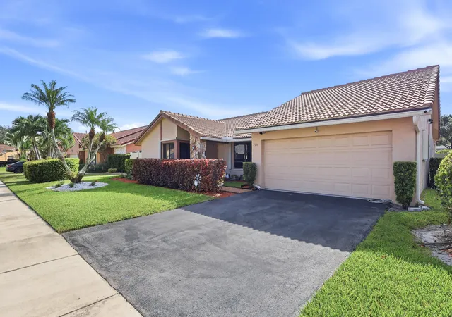 Photo 2 of Single family home for sale at 700 Nw 102nd Way, Plantation, FL 33324 | MLS# B26055278 | Listing updated on 2026-09-13