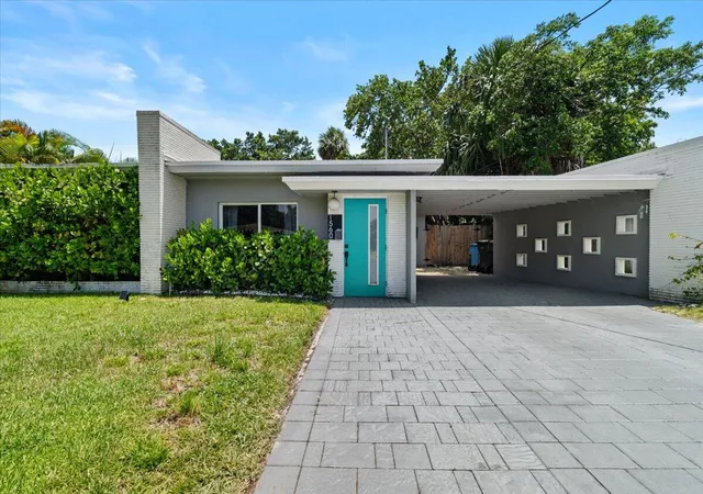 Photo 1 of Single family home for sale at 1560 Ne 32nd Street, Oakland Park, FL 33334 | MLS# B26055341 | Listing updated on 2026-09-13